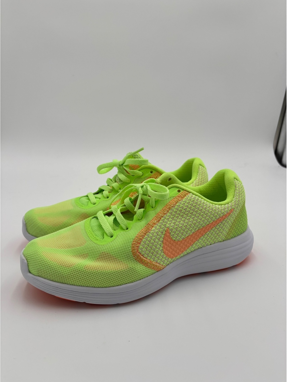 Nike Revolution 3 Running Shoe Girls Sz 6.5 Ghost Green/Sunset Glow New Sneaker